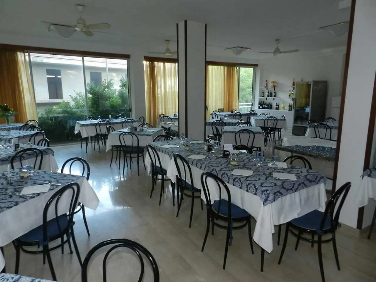 Hotel Ville De Paris Riccione 2*,  Italien
